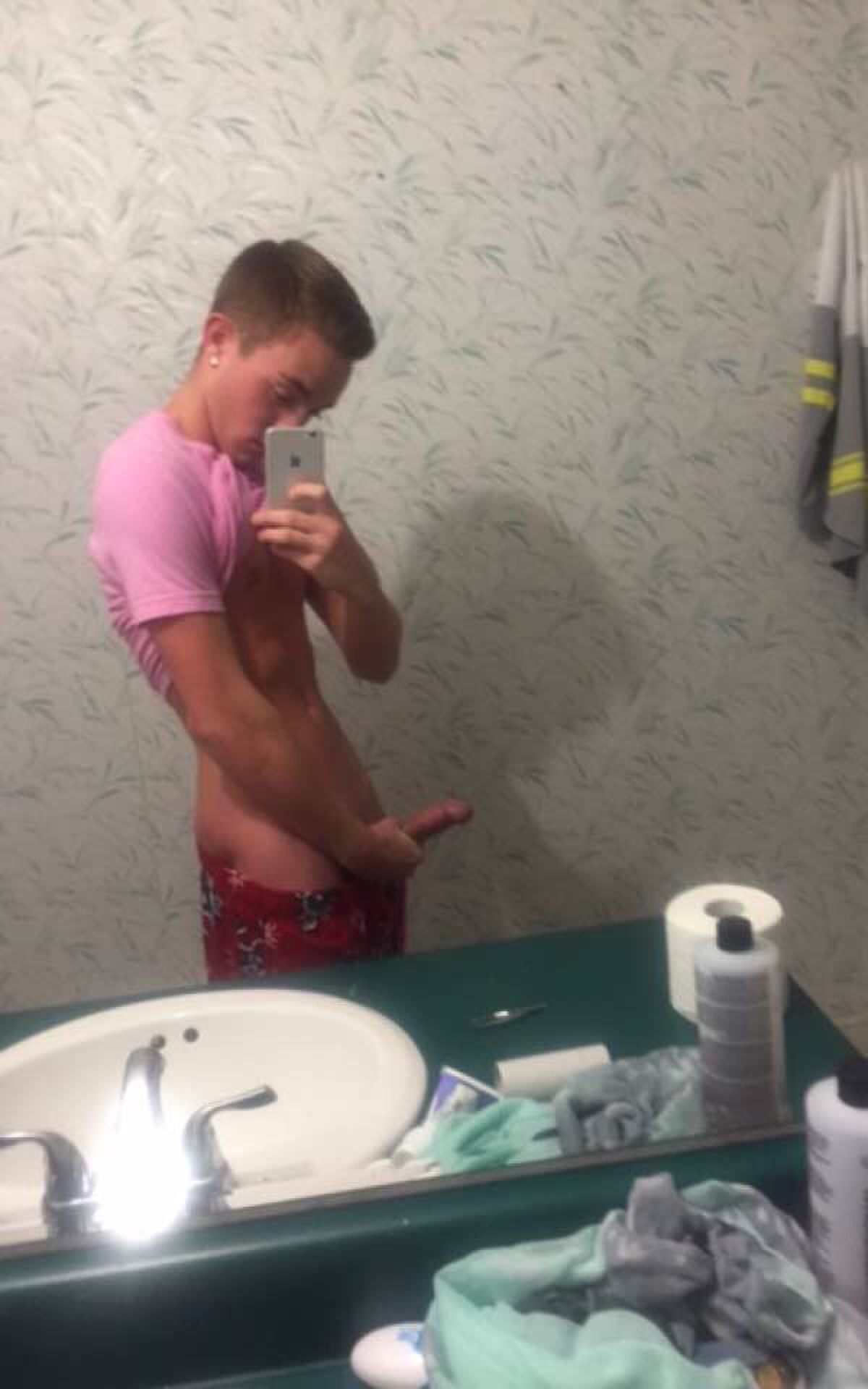 teen cum selfie